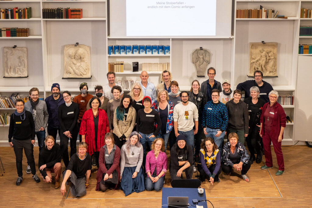 Gruppenbild der bayerischen Comicszene in der Monacensia